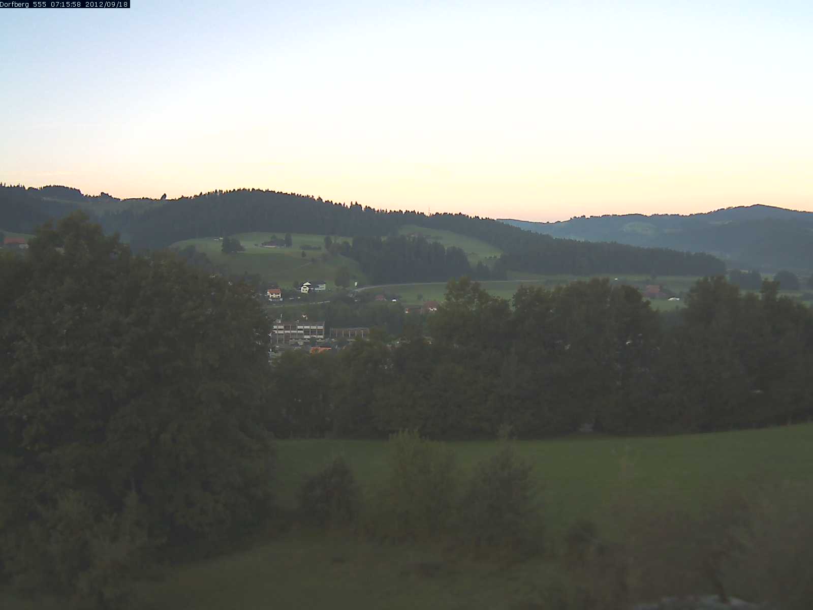 Webcam-Bild: Aussicht vom Dorfberg in Langnau 20120918-071600