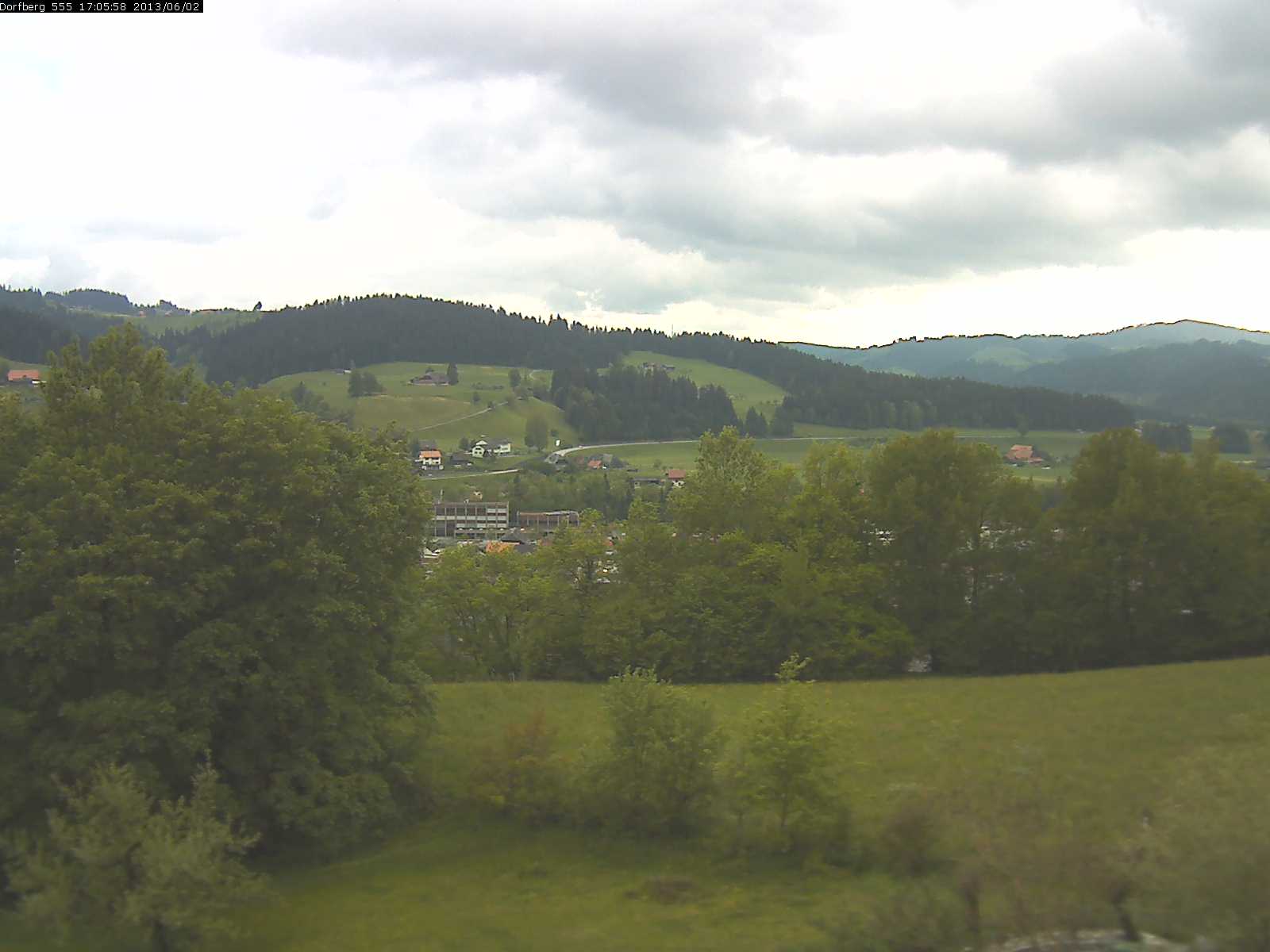 Webcam-Bild: Aussicht vom Dorfberg in Langnau 20130602-170600