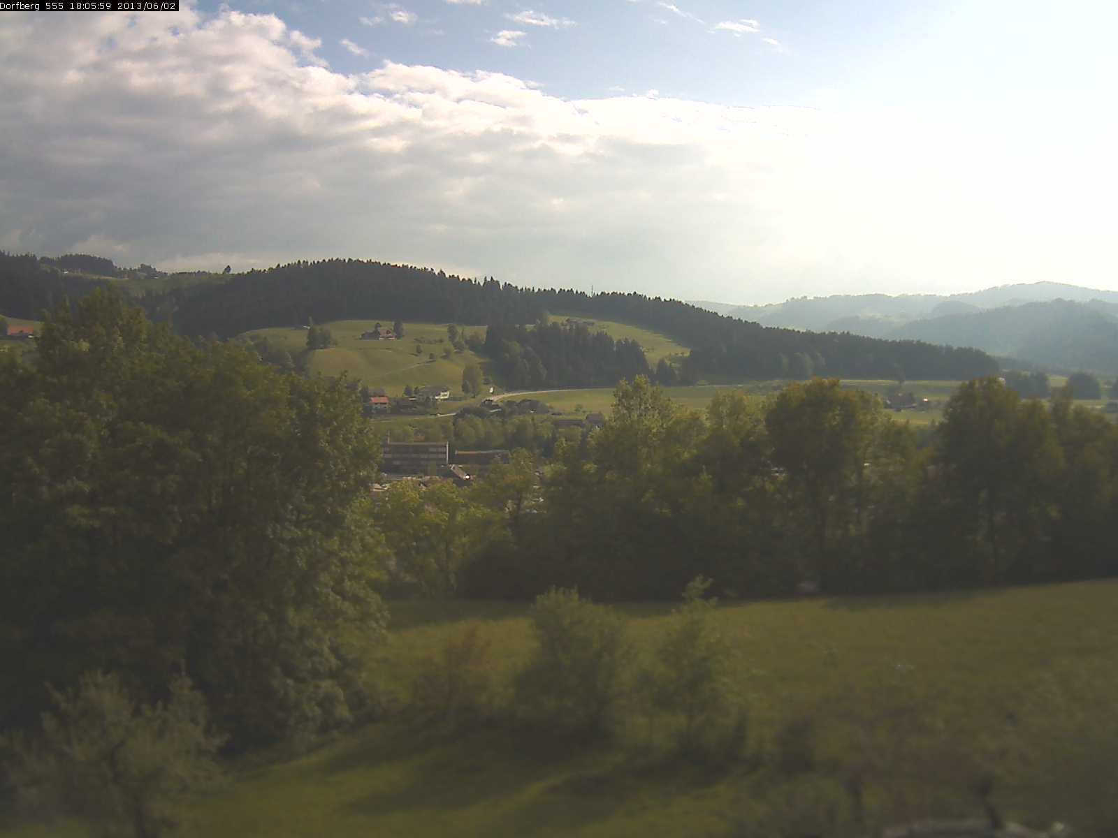 Webcam-Bild: Aussicht vom Dorfberg in Langnau 20130602-180600