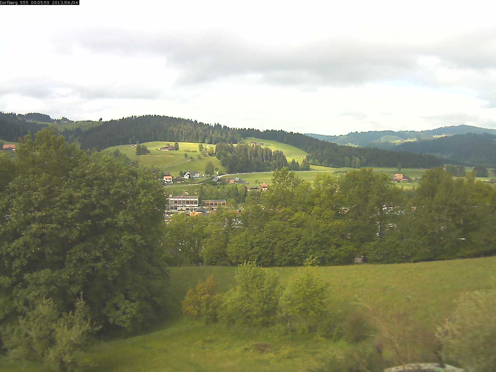 Webcam-Bild: Aussicht vom Dorfberg in Langnau 20130604-090600