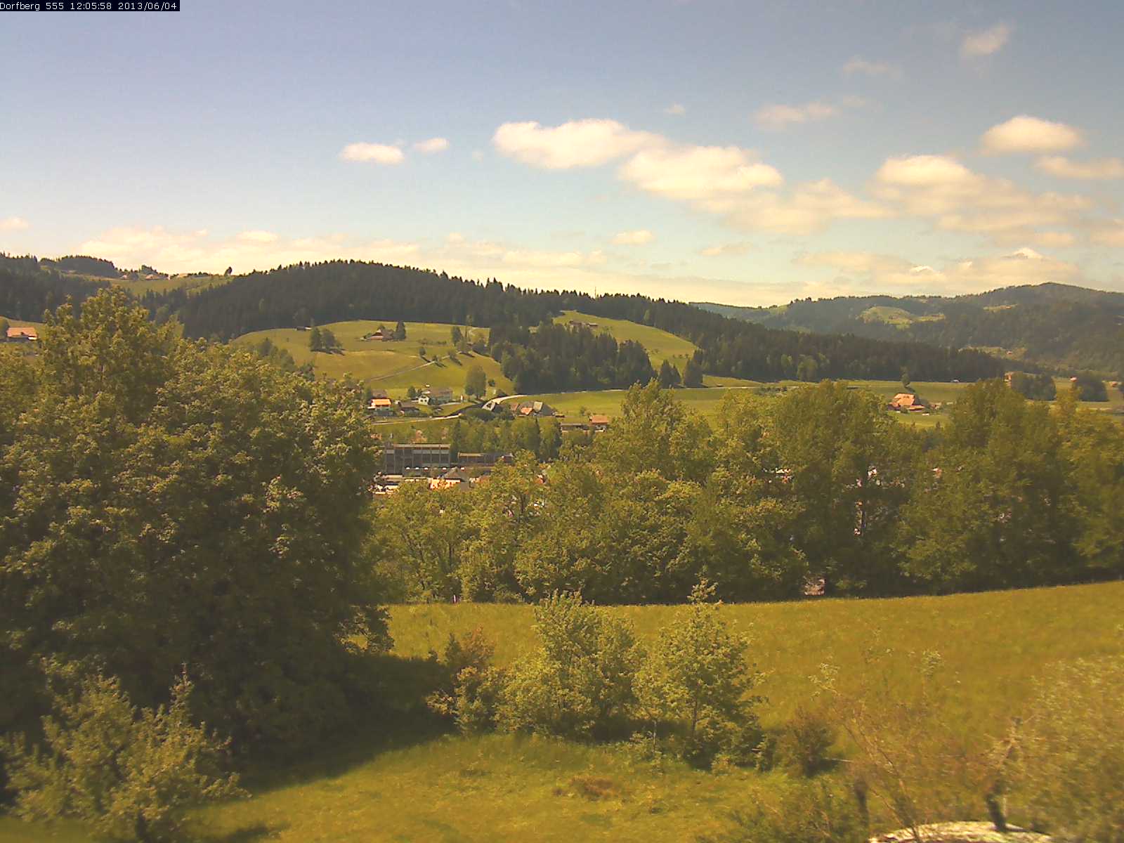 Webcam-Bild: Aussicht vom Dorfberg in Langnau 20130604-120600
