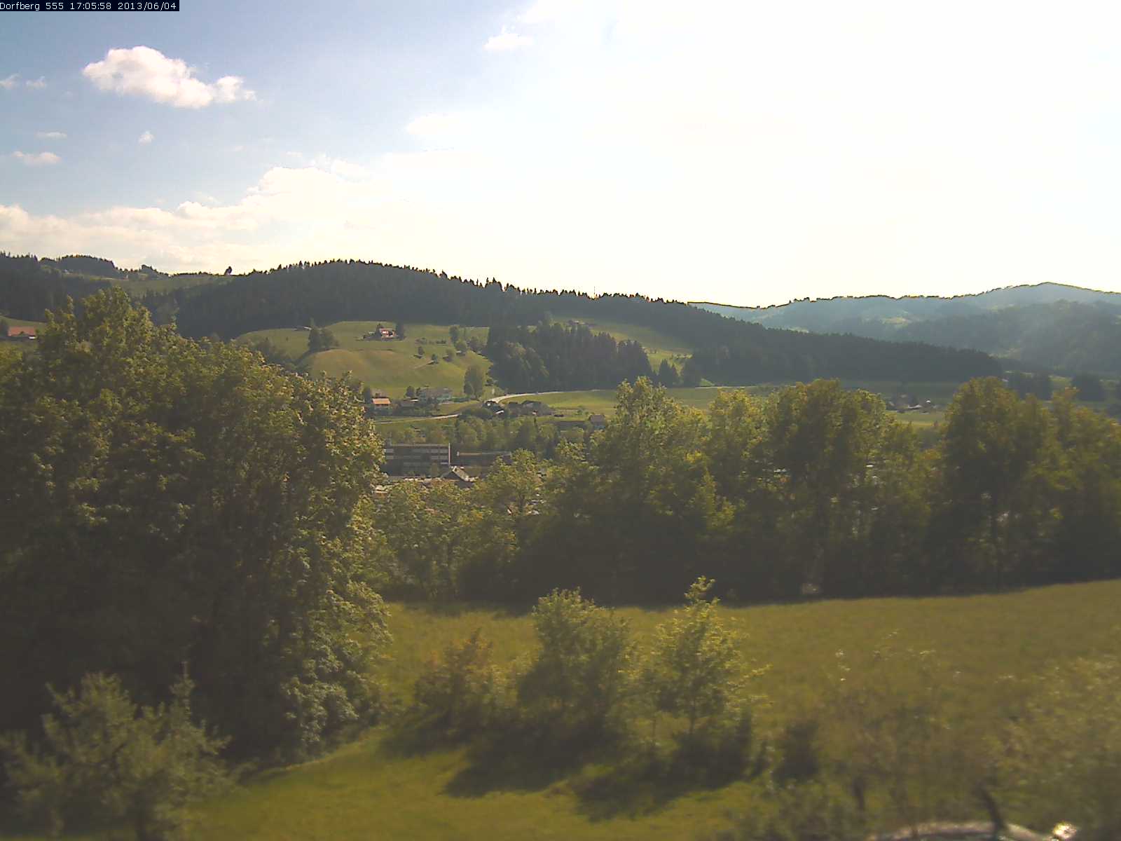 Webcam-Bild: Aussicht vom Dorfberg in Langnau 20130604-170600