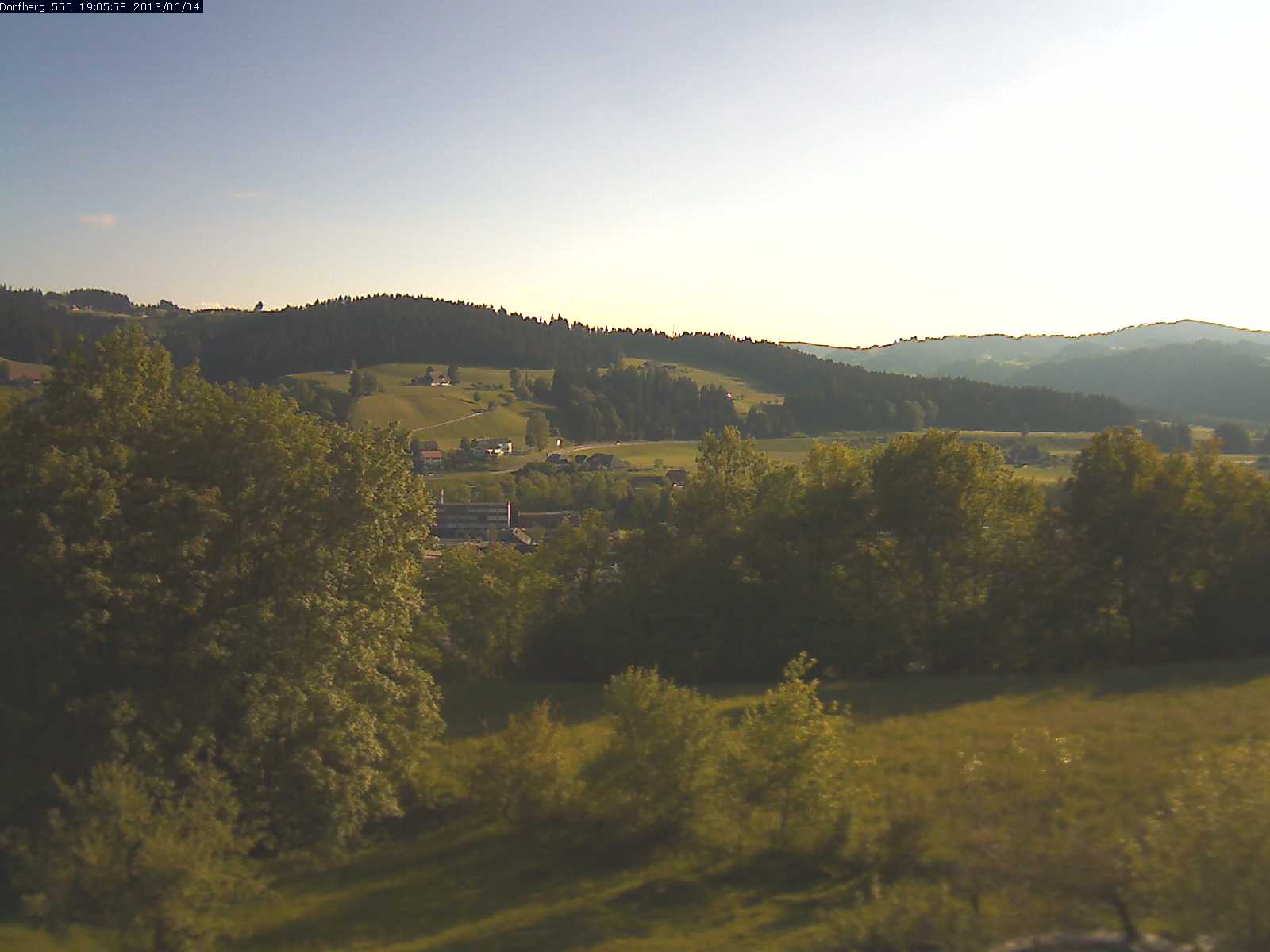 Webcam-Bild: Aussicht vom Dorfberg in Langnau 20130604-190600
