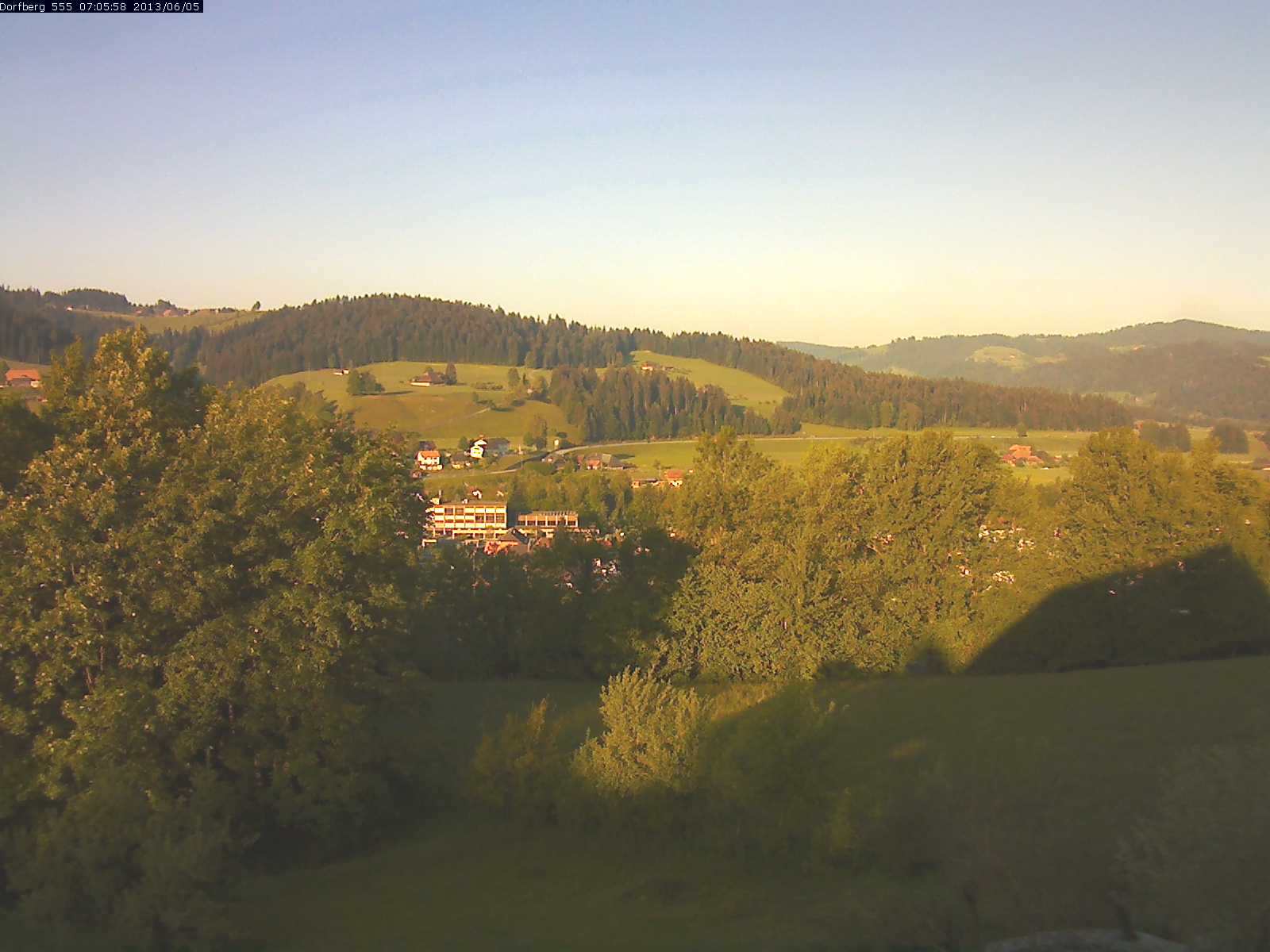 Webcam-Bild: Aussicht vom Dorfberg in Langnau 20130605-070600