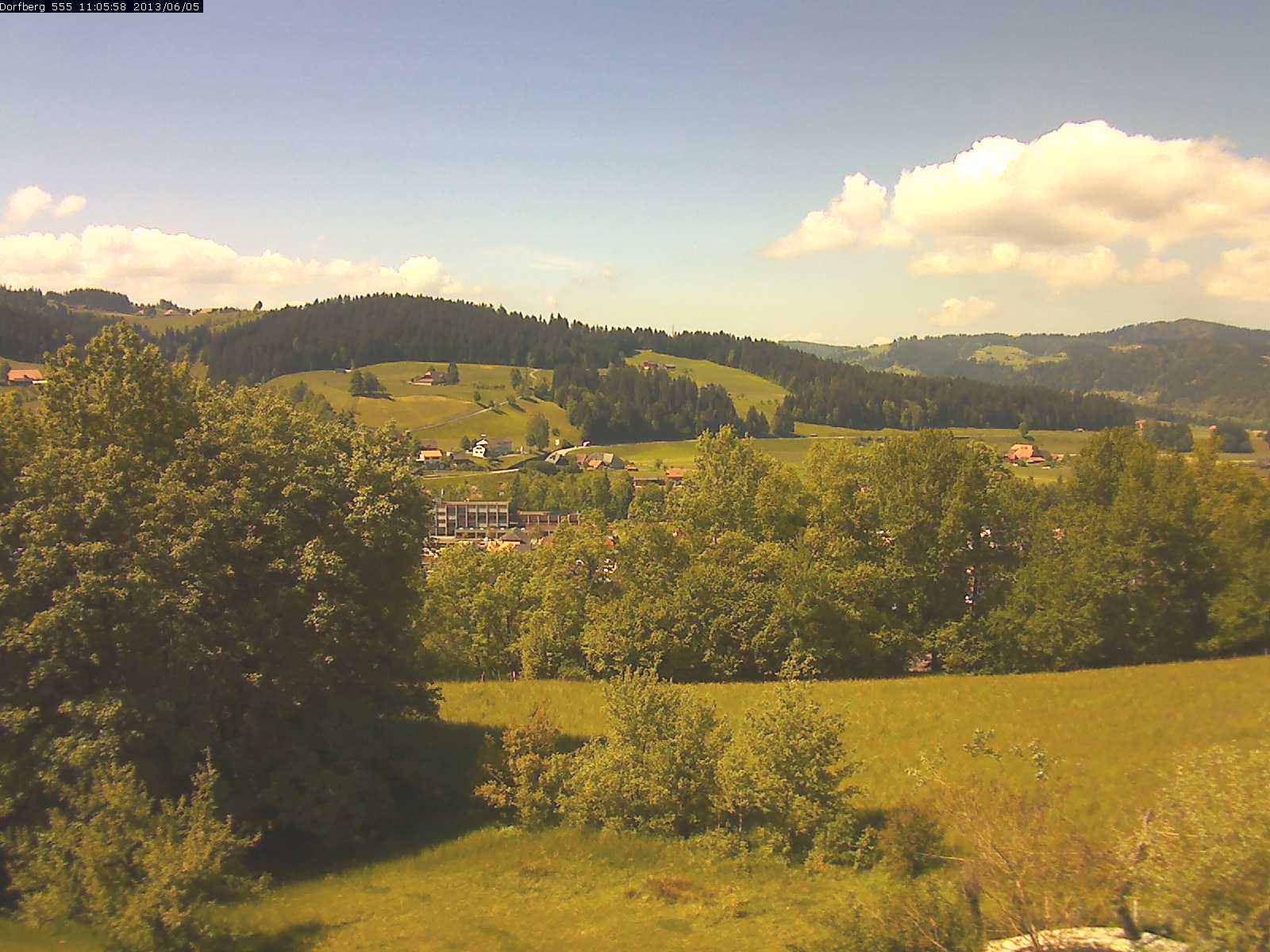 Webcam-Bild: Aussicht vom Dorfberg in Langnau 20130605-110600