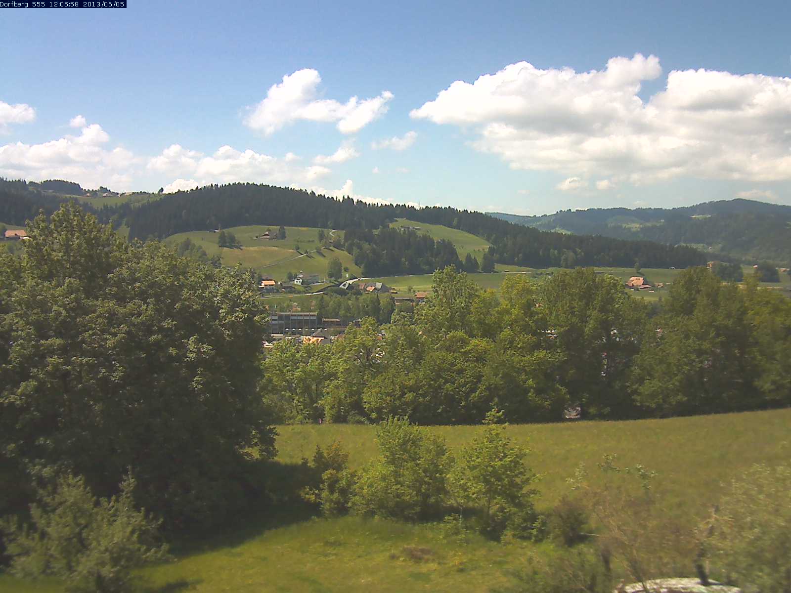 Webcam-Bild: Aussicht vom Dorfberg in Langnau 20130605-120600