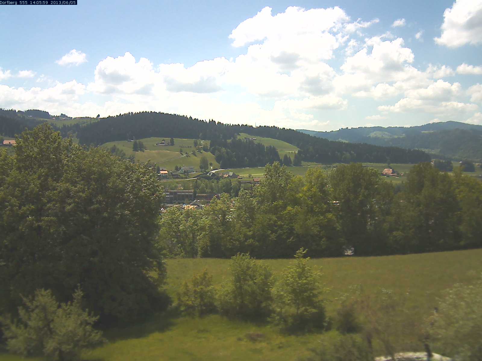 Webcam-Bild: Aussicht vom Dorfberg in Langnau 20130605-140600