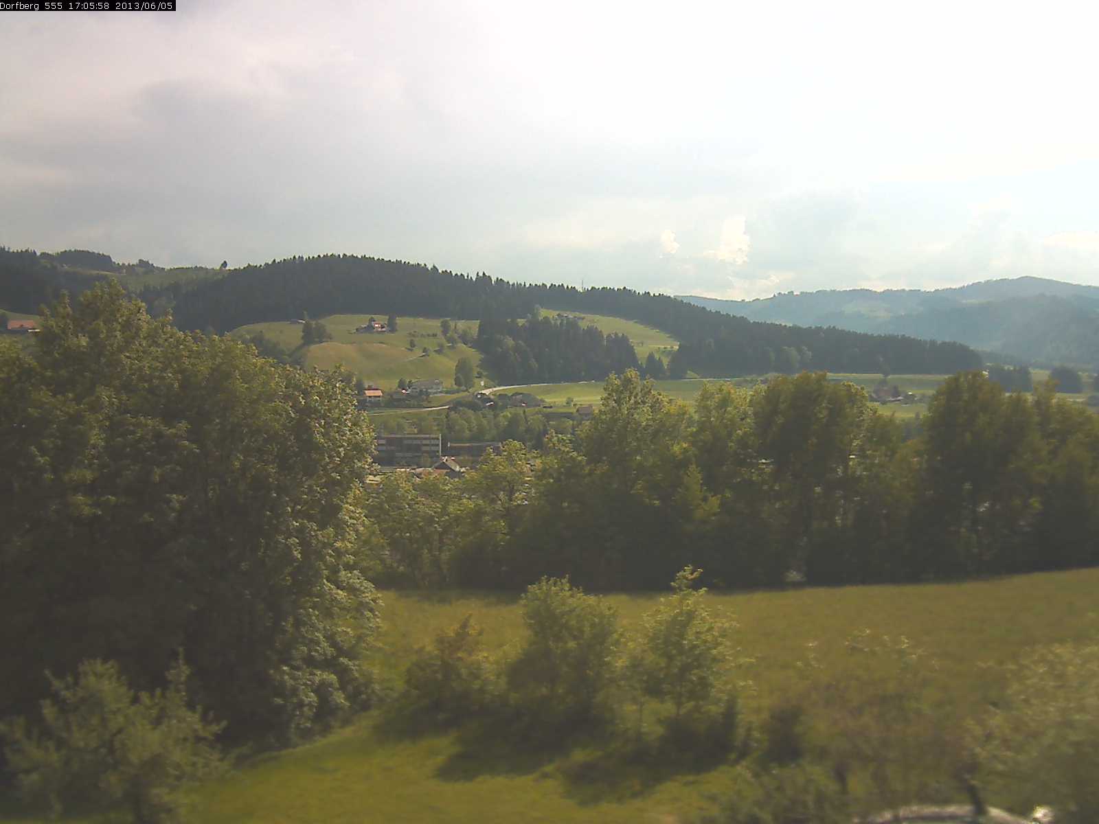 Webcam-Bild: Aussicht vom Dorfberg in Langnau 20130605-170600