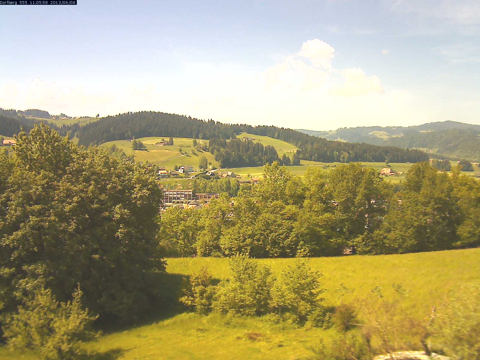 Webcam-Bild: Aussicht vom Dorfberg in Langnau 20130606-110600