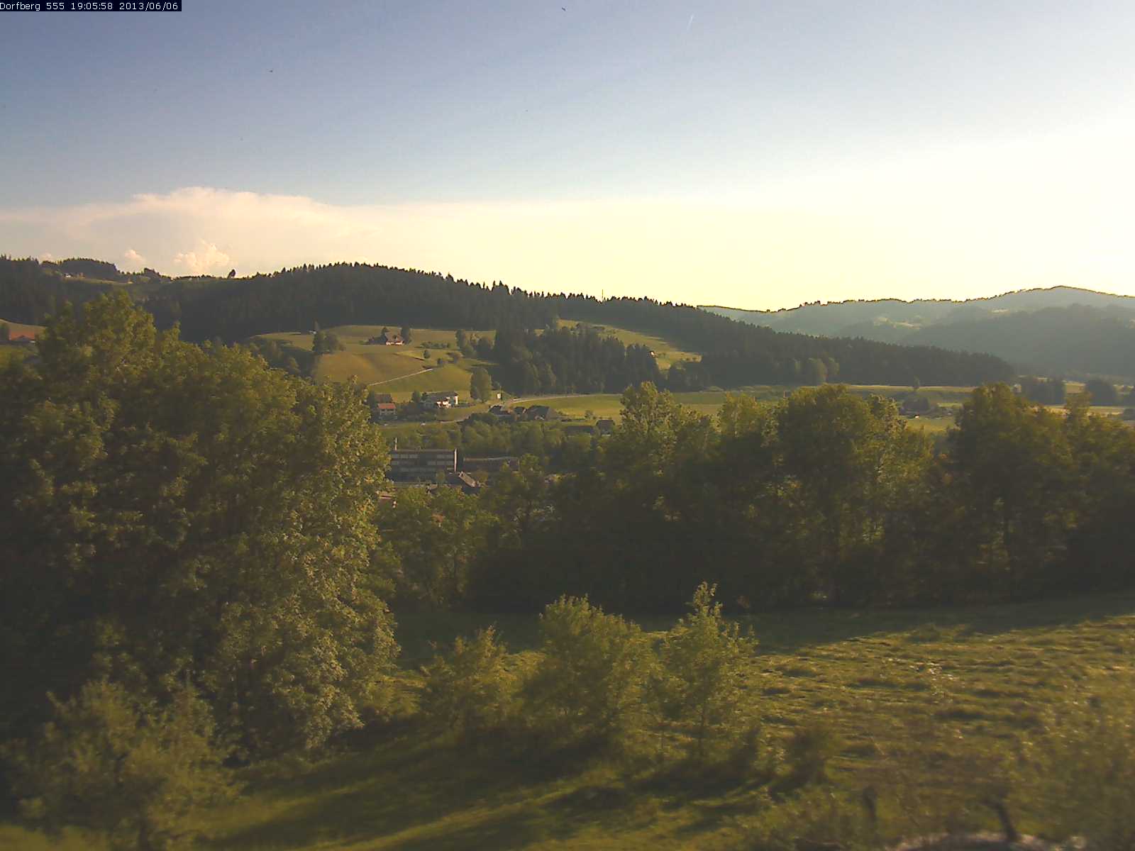 Webcam-Bild: Aussicht vom Dorfberg in Langnau 20130606-190600