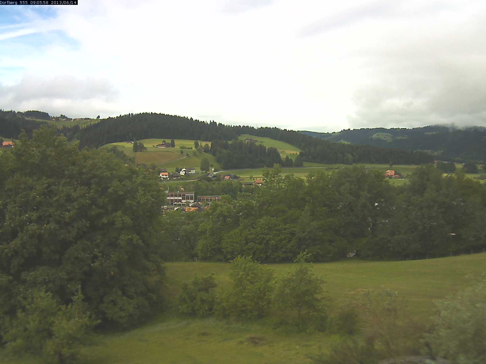 Webcam-Bild: Aussicht vom Dorfberg in Langnau 20130614-090600