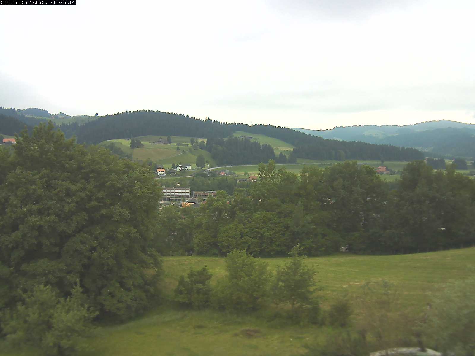 Webcam-Bild: Aussicht vom Dorfberg in Langnau 20130614-180600