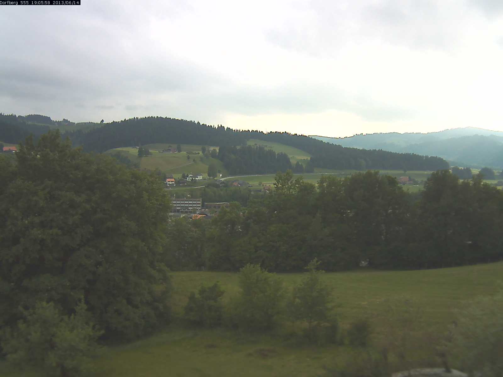 Webcam-Bild: Aussicht vom Dorfberg in Langnau 20130614-190600