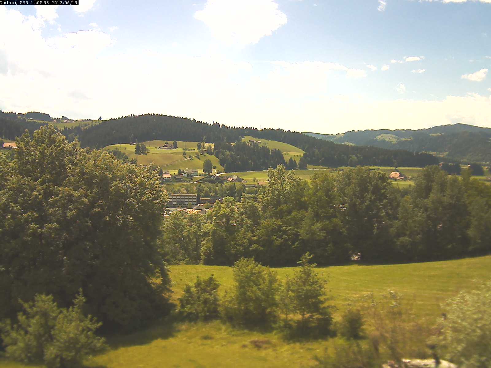 Webcam-Bild: Aussicht vom Dorfberg in Langnau 20130615-140600