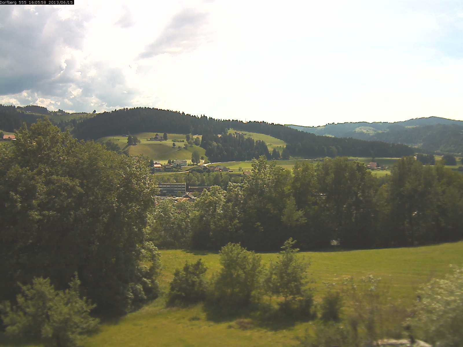 Webcam-Bild: Aussicht vom Dorfberg in Langnau 20130615-160600