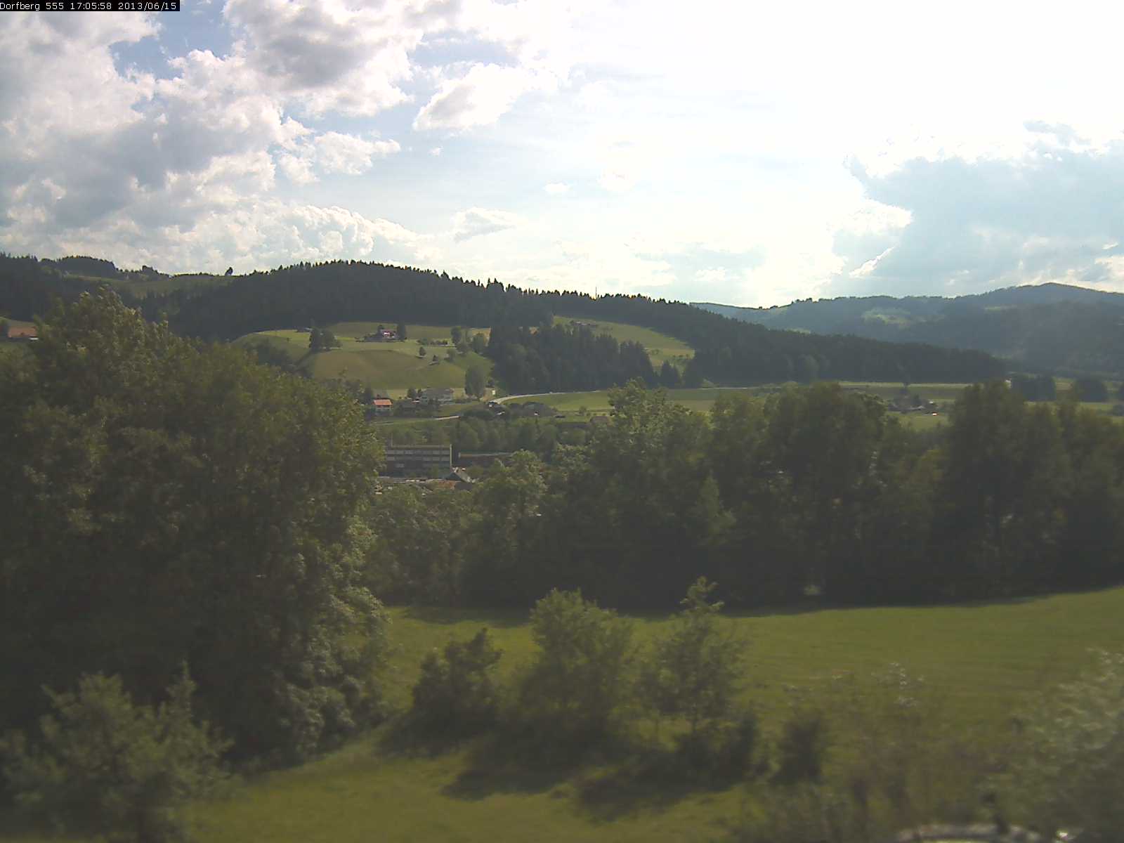 Webcam-Bild: Aussicht vom Dorfberg in Langnau 20130615-170600