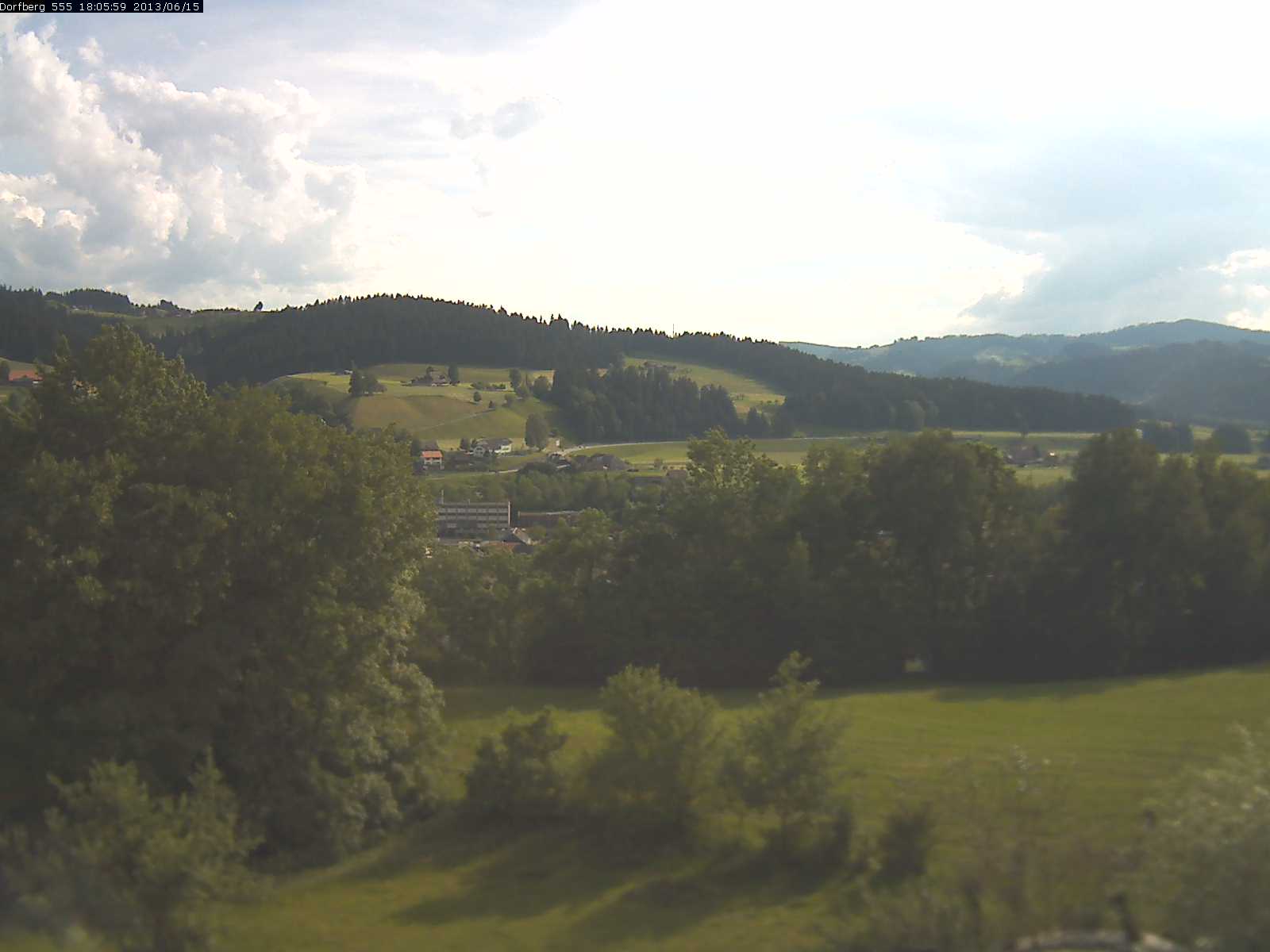 Webcam-Bild: Aussicht vom Dorfberg in Langnau 20130615-180600