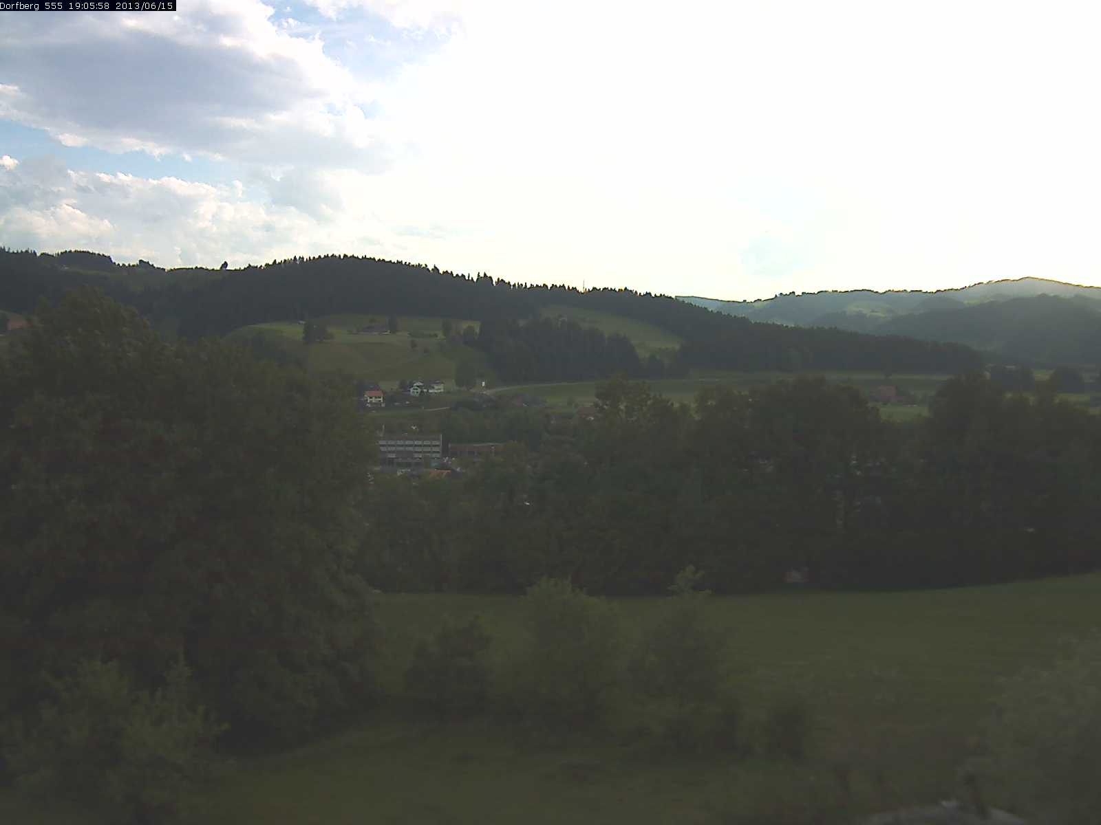 Webcam-Bild: Aussicht vom Dorfberg in Langnau 20130615-190600