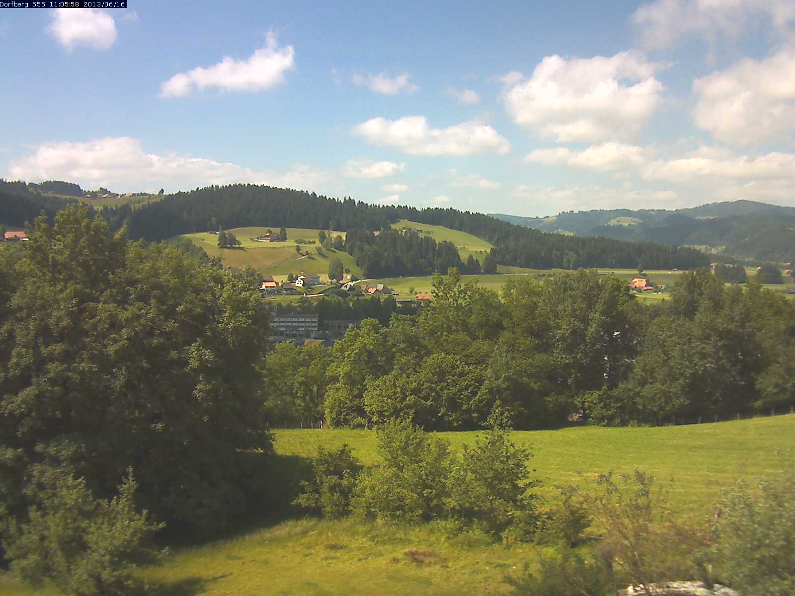 Webcam-Bild: Aussicht vom Dorfberg in Langnau 20130616-110600