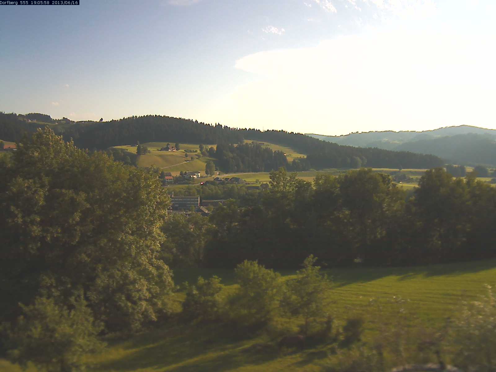 Webcam-Bild: Aussicht vom Dorfberg in Langnau 20130616-190600