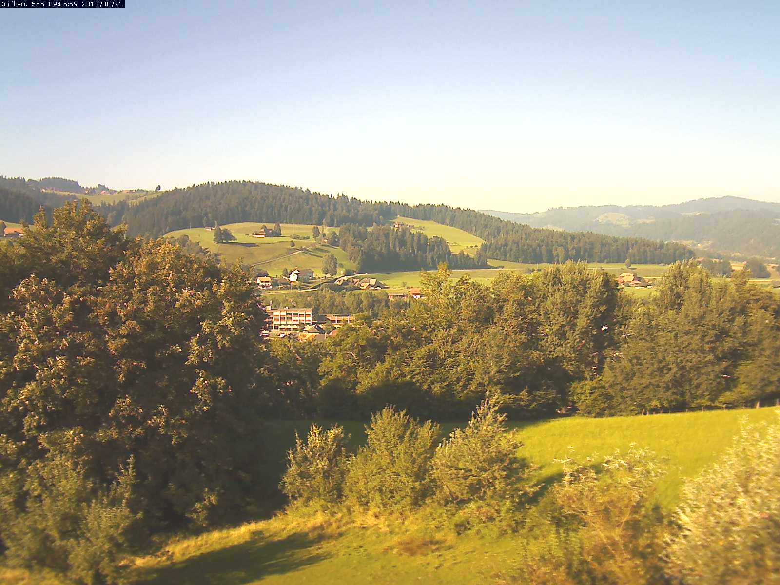Webcam-Bild: Aussicht vom Dorfberg in Langnau 20130821-090600