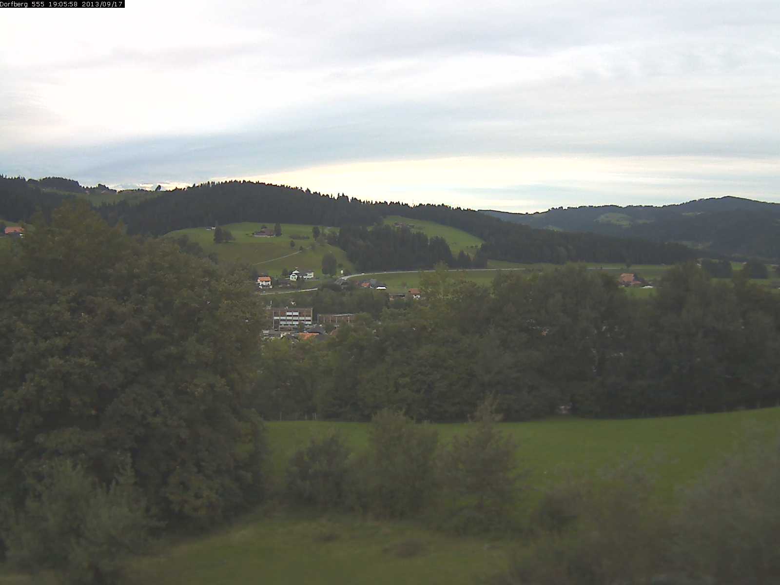 Webcam-Bild: Aussicht vom Dorfberg in Langnau 20130917-190600