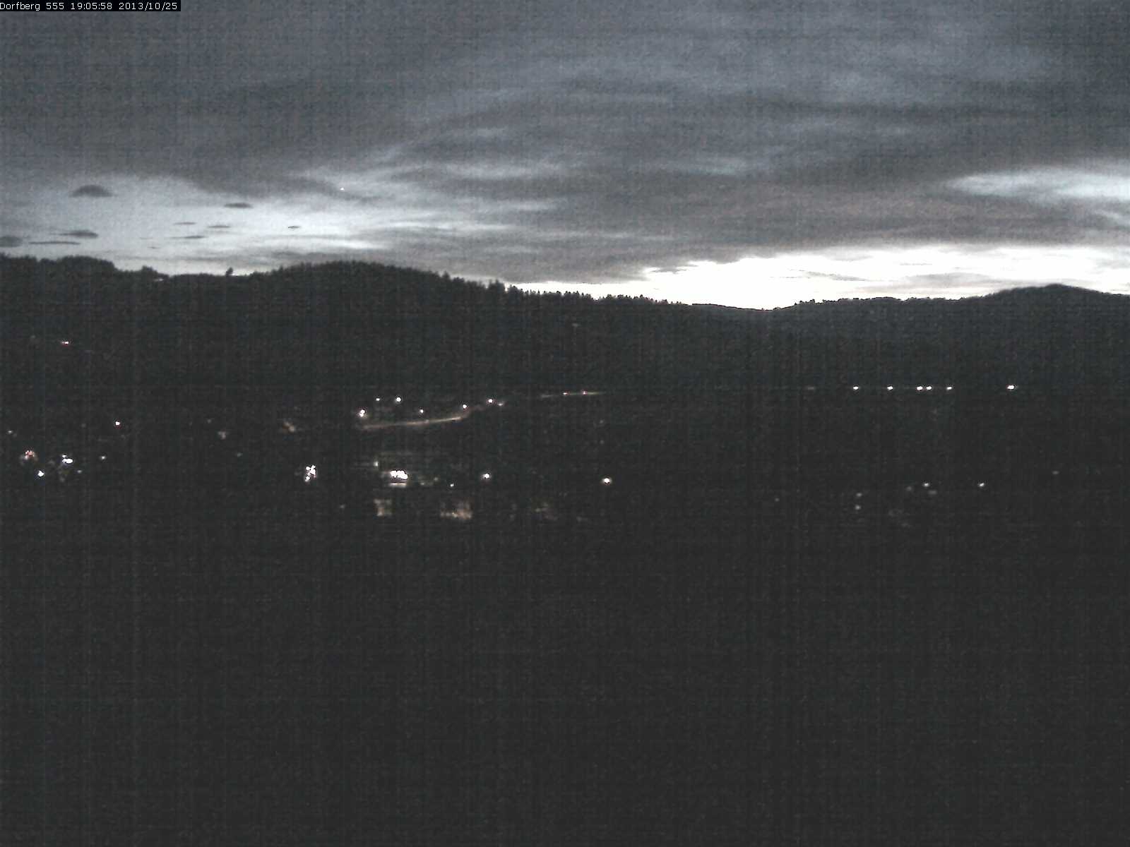 Webcam-Bild: Aussicht vom Dorfberg in Langnau 20131025-190600