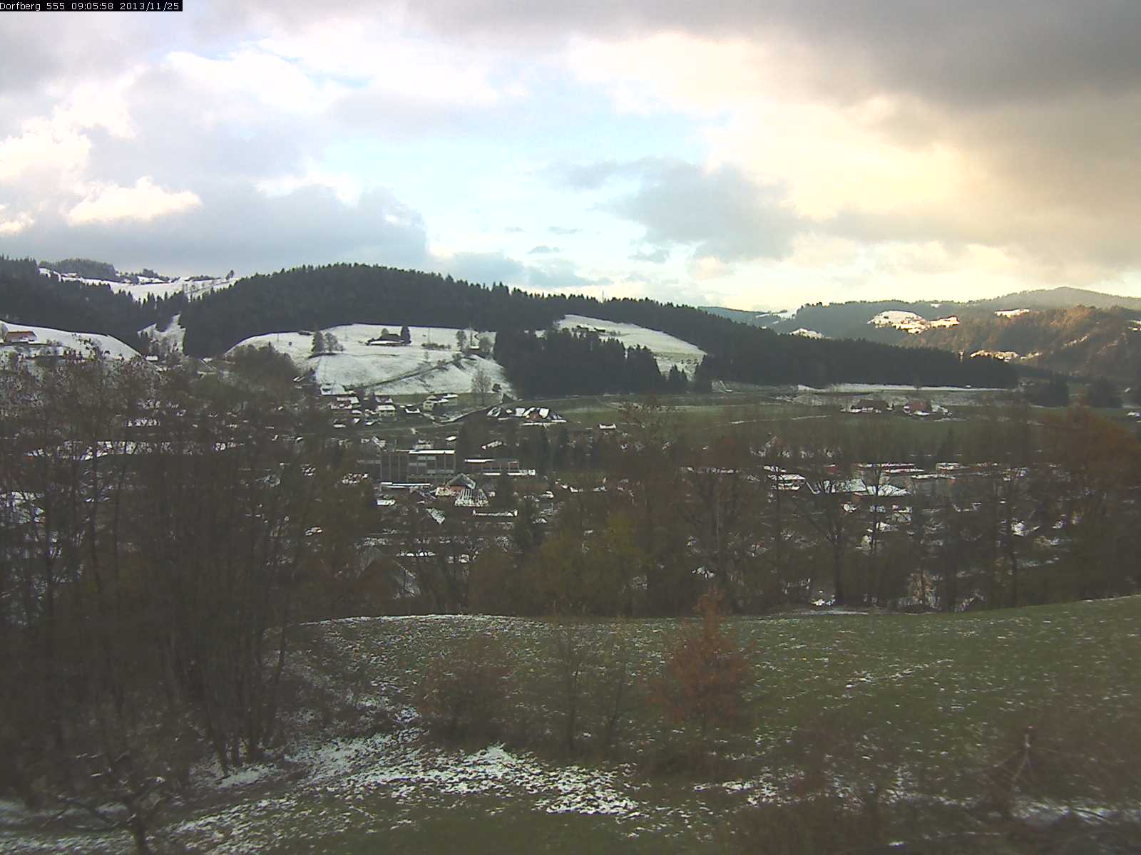 Webcam-Bild: Aussicht vom Dorfberg in Langnau 20131125-090600