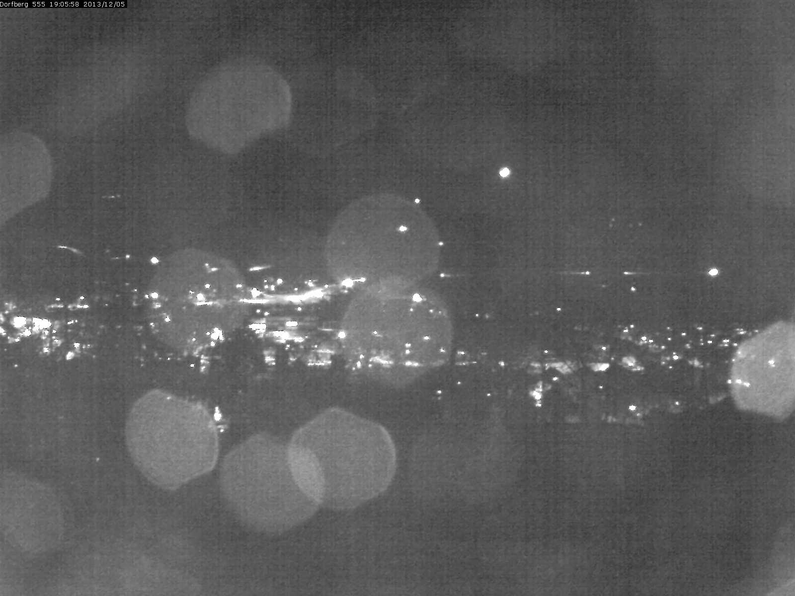 Webcam-Bild: Aussicht vom Dorfberg in Langnau 20131205-190600