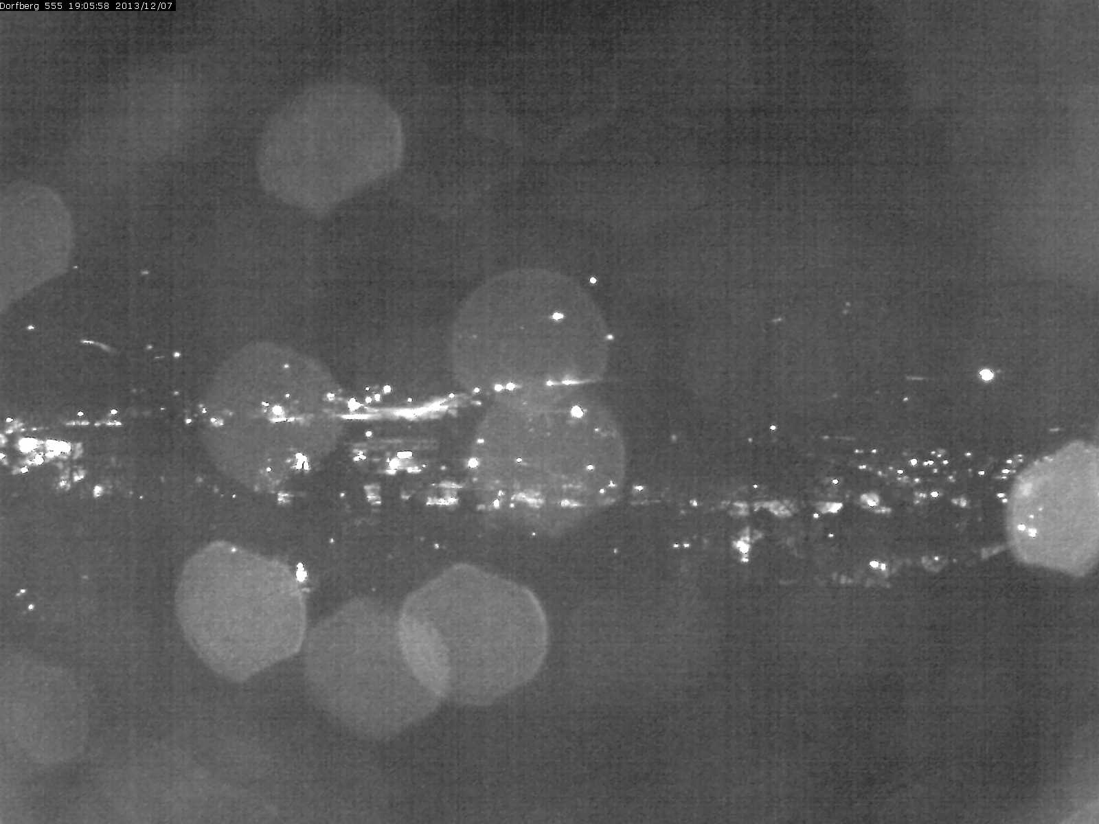 Webcam-Bild: Aussicht vom Dorfberg in Langnau 20131207-190600