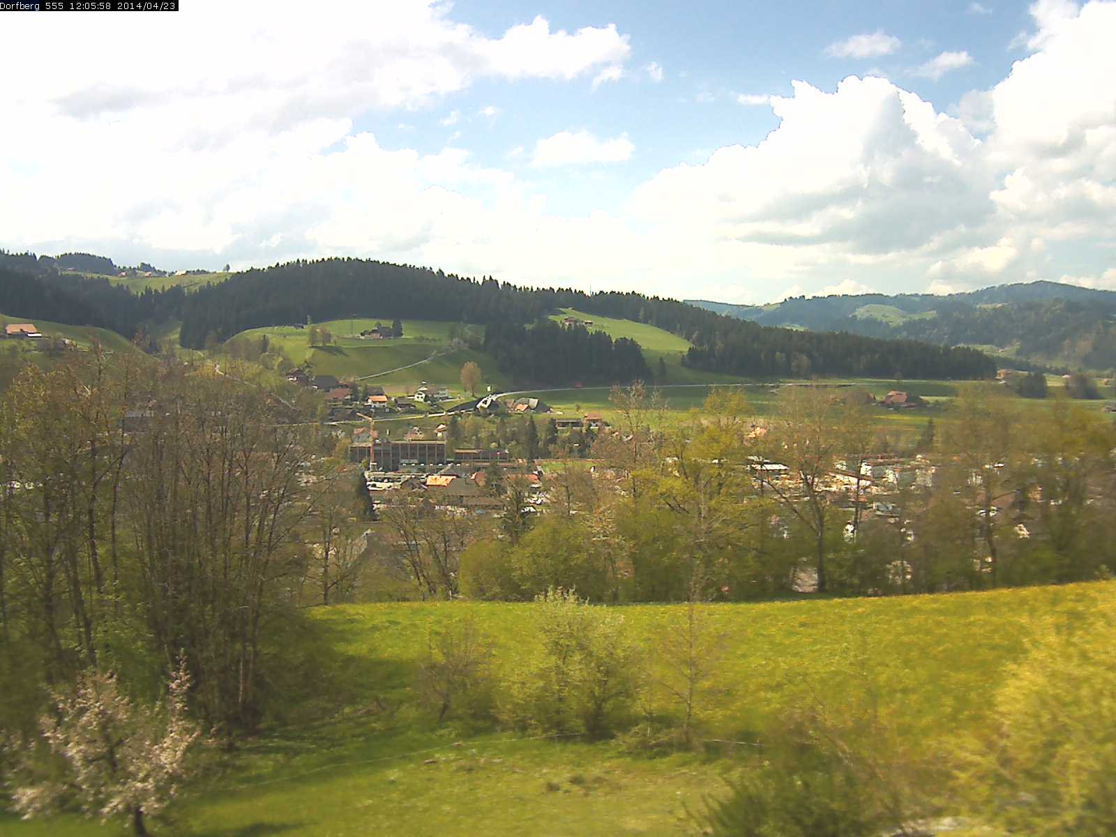 Webcam-Bild: Aussicht vom Dorfberg in Langnau 20140423-120600