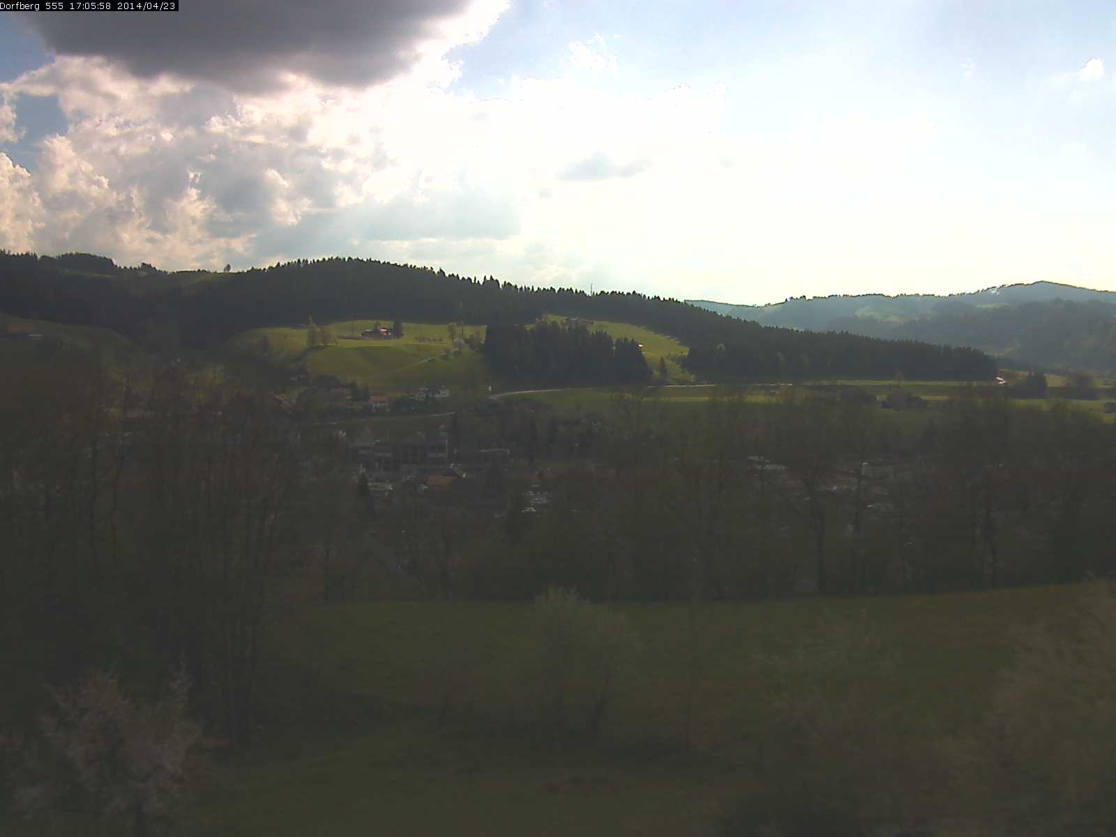 Webcam-Bild: Aussicht vom Dorfberg in Langnau 20140423-170600