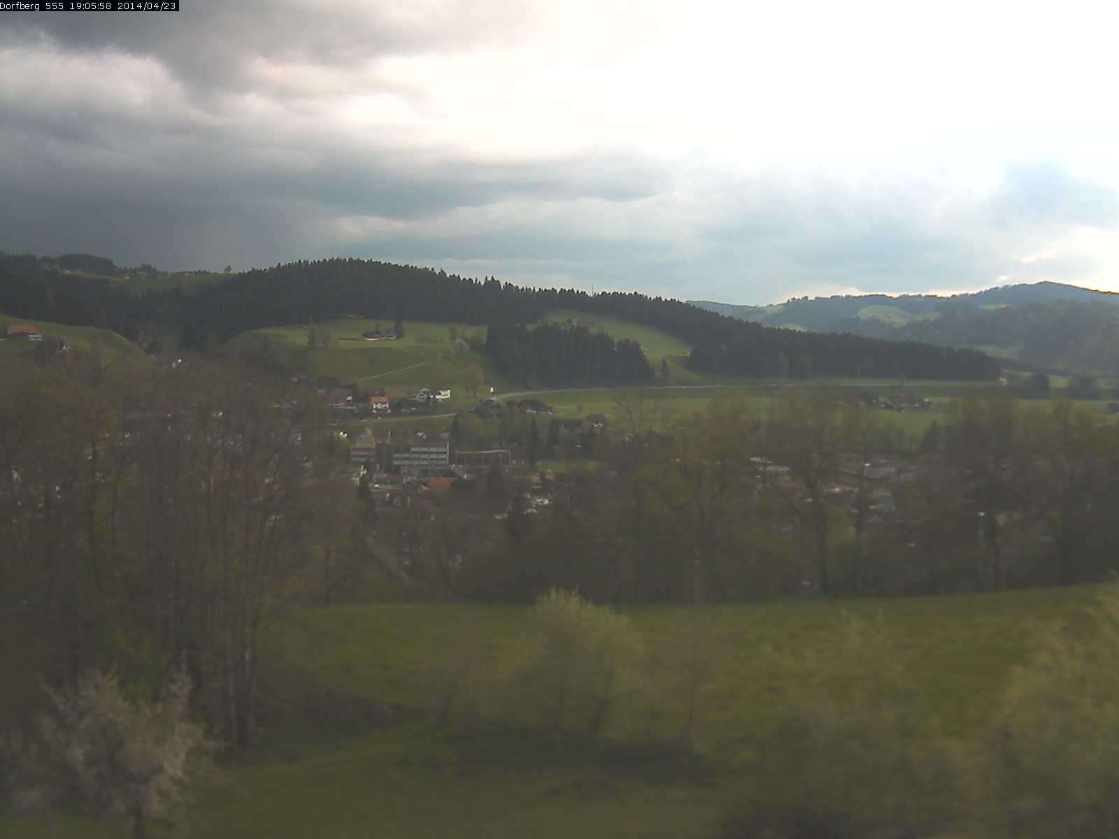 Webcam-Bild: Aussicht vom Dorfberg in Langnau 20140423-190600