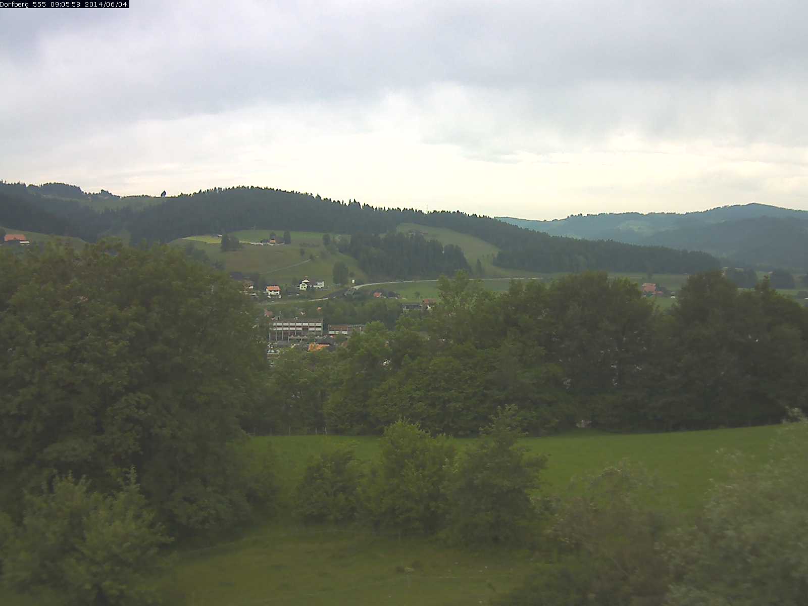 Webcam-Bild: Aussicht vom Dorfberg in Langnau 20140604-090600