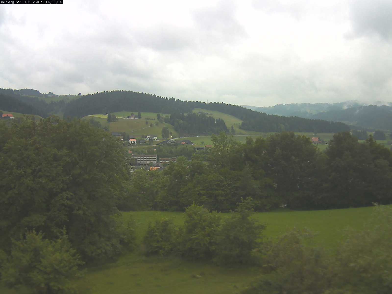 Webcam-Bild: Aussicht vom Dorfberg in Langnau 20140604-180600