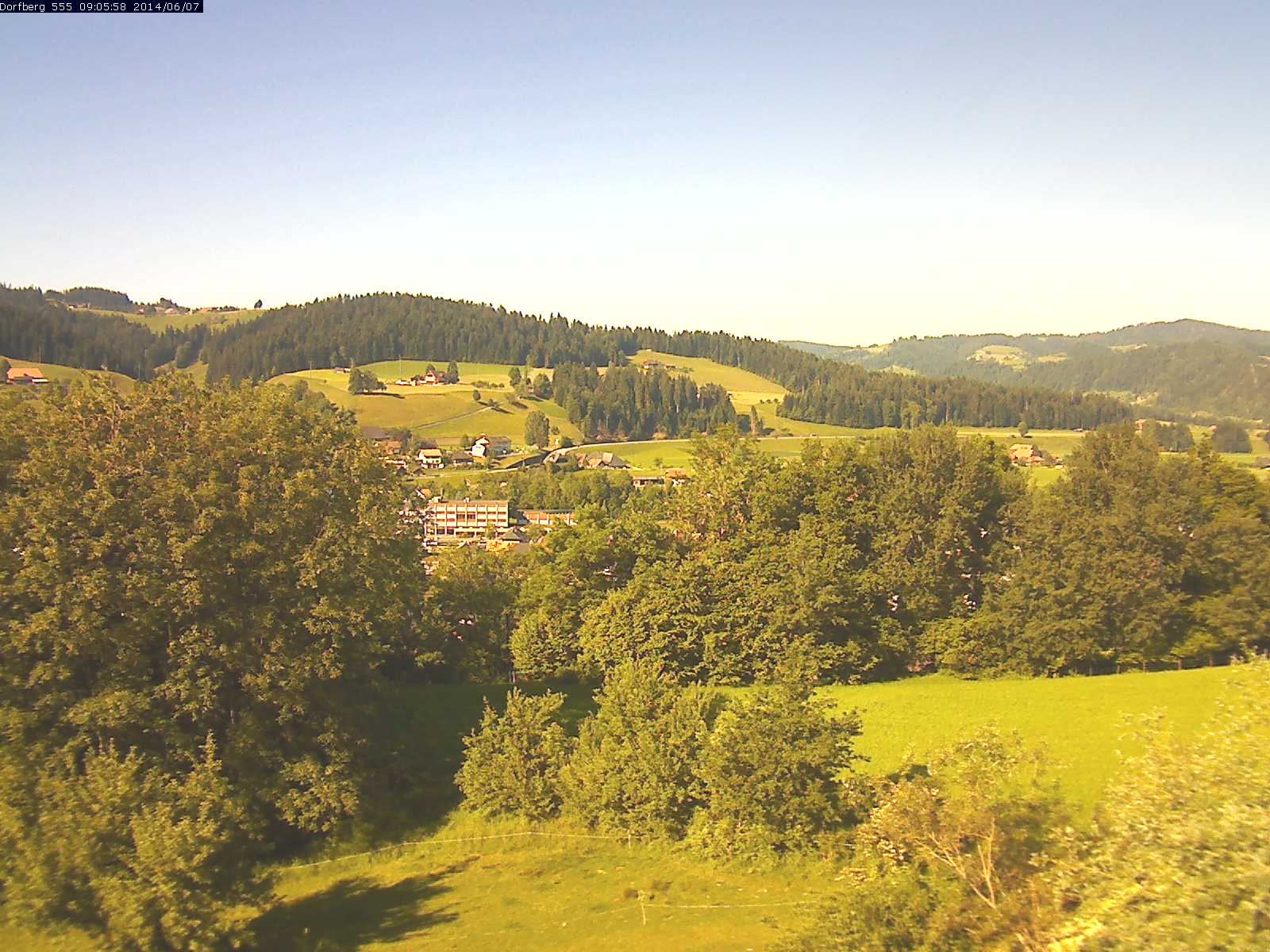 Webcam-Bild: Aussicht vom Dorfberg in Langnau 20140607-090600