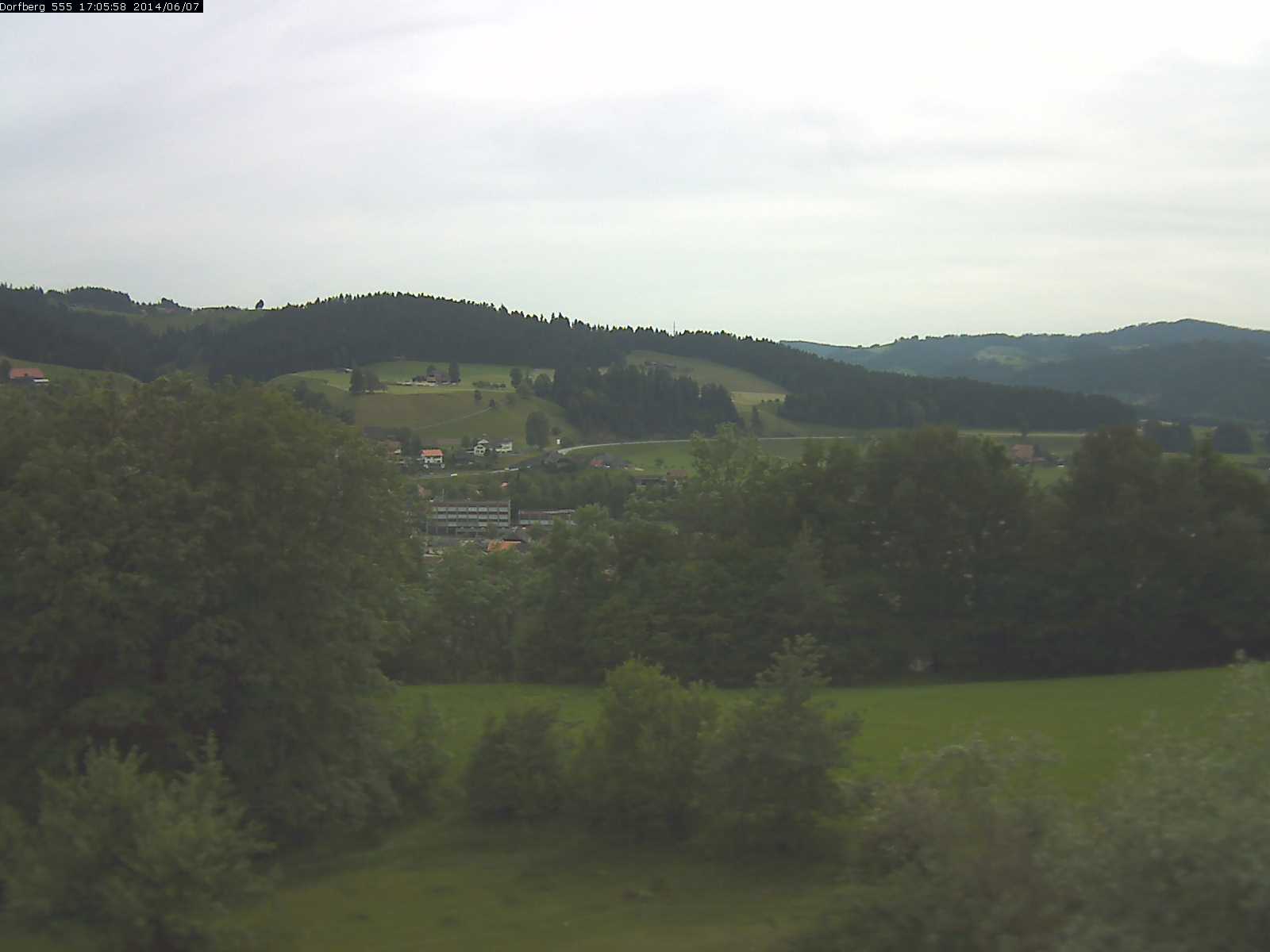 Webcam-Bild: Aussicht vom Dorfberg in Langnau 20140607-170600