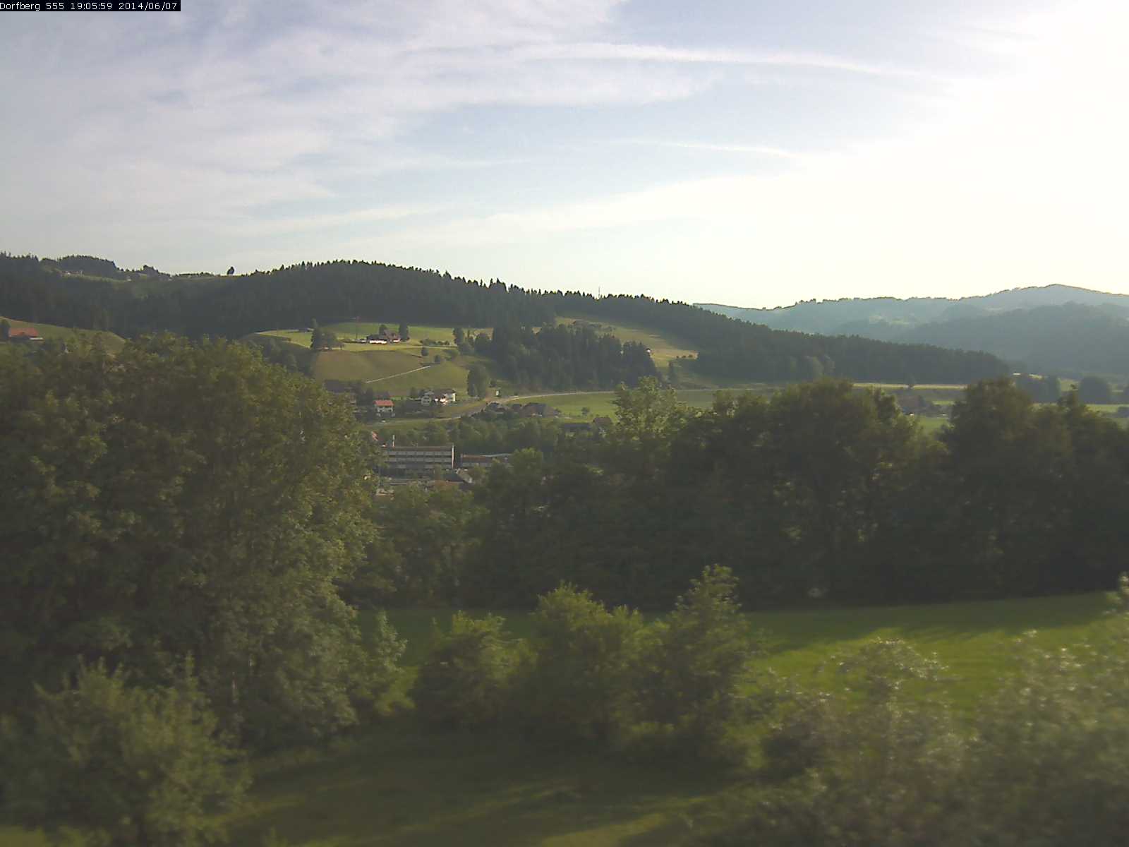 Webcam-Bild: Aussicht vom Dorfberg in Langnau 20140607-190600