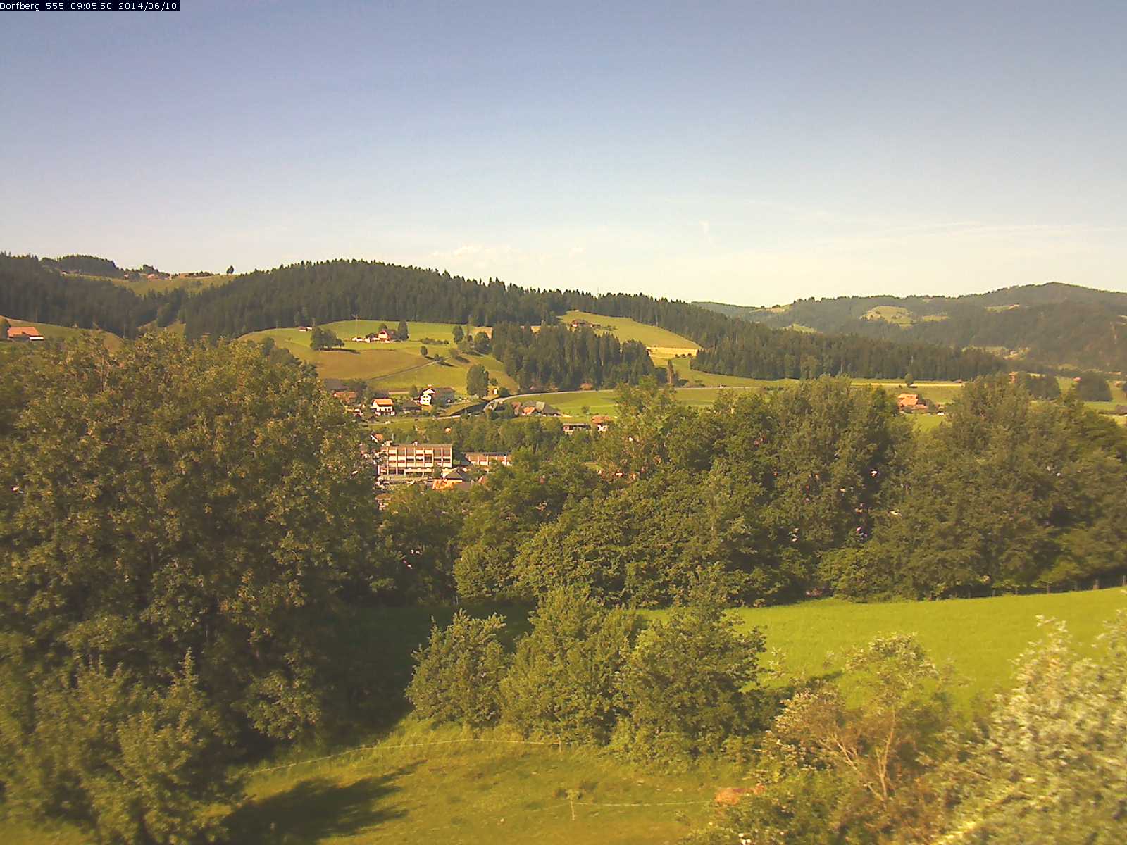 Webcam-Bild: Aussicht vom Dorfberg in Langnau 20140610-090600