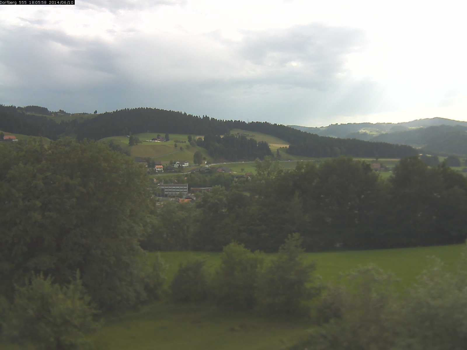 Webcam-Bild: Aussicht vom Dorfberg in Langnau 20140610-180600