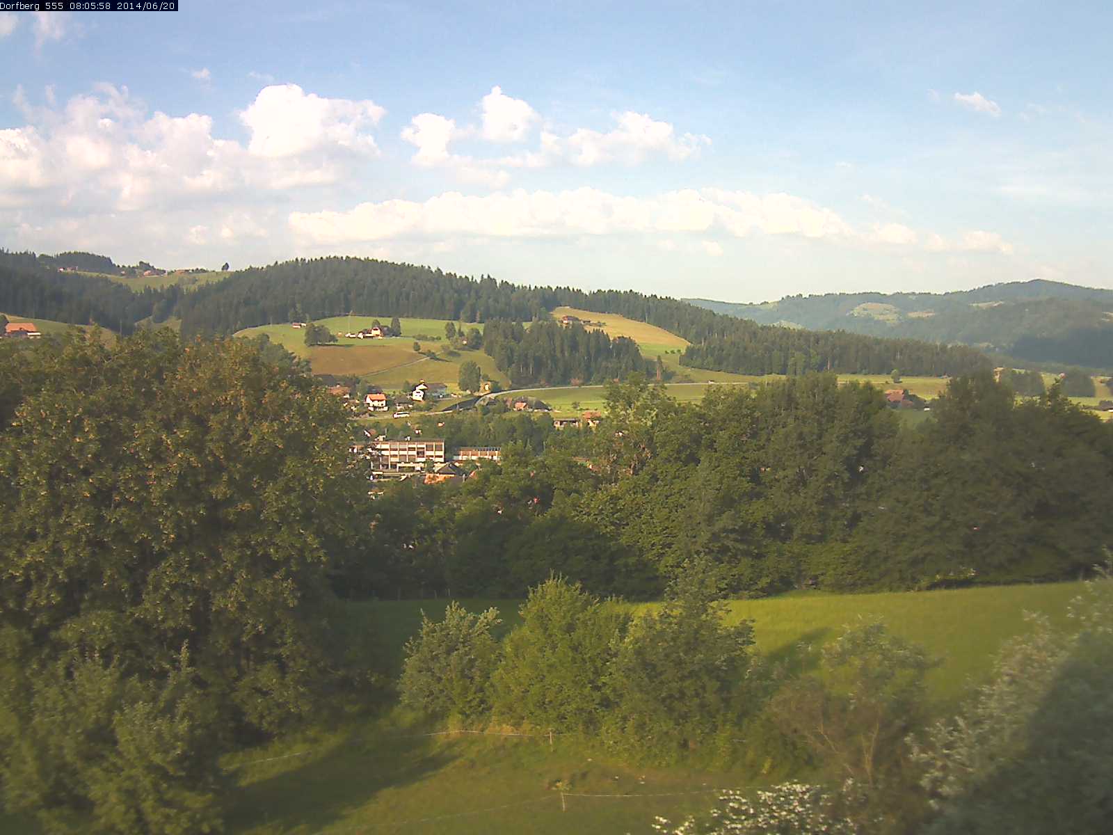 Webcam-Bild: Aussicht vom Dorfberg in Langnau 20140620-080600