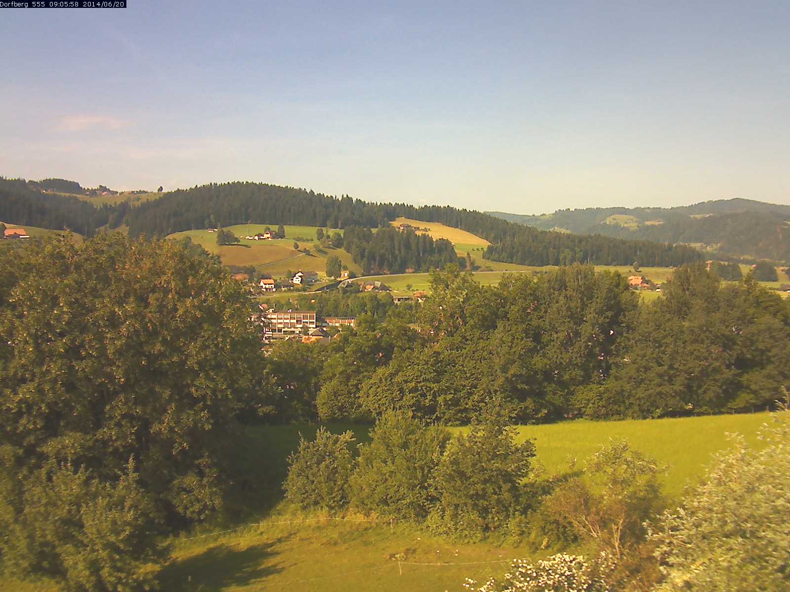 Webcam-Bild: Aussicht vom Dorfberg in Langnau 20140620-090600