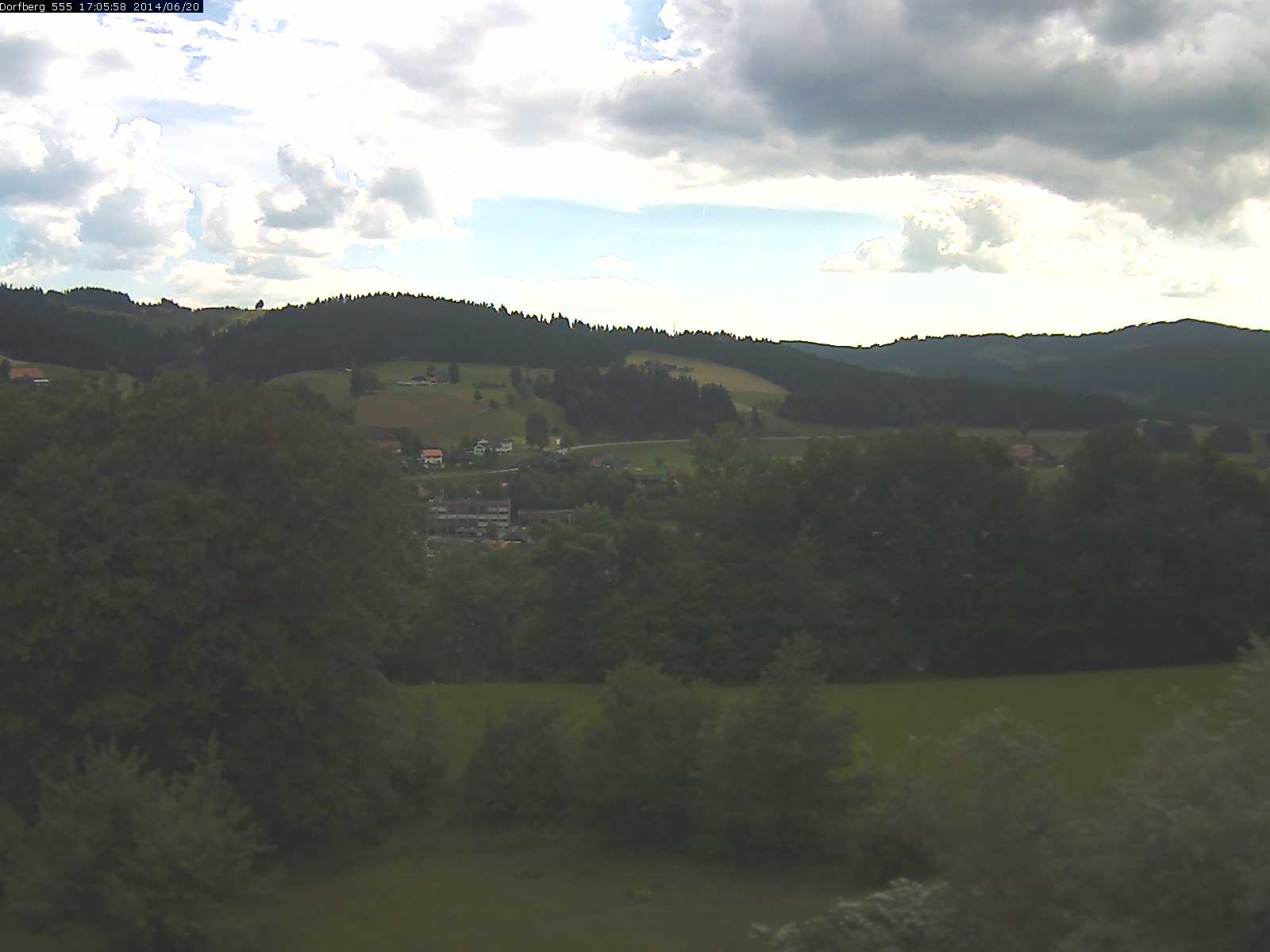 Webcam-Bild: Aussicht vom Dorfberg in Langnau 20140620-170600