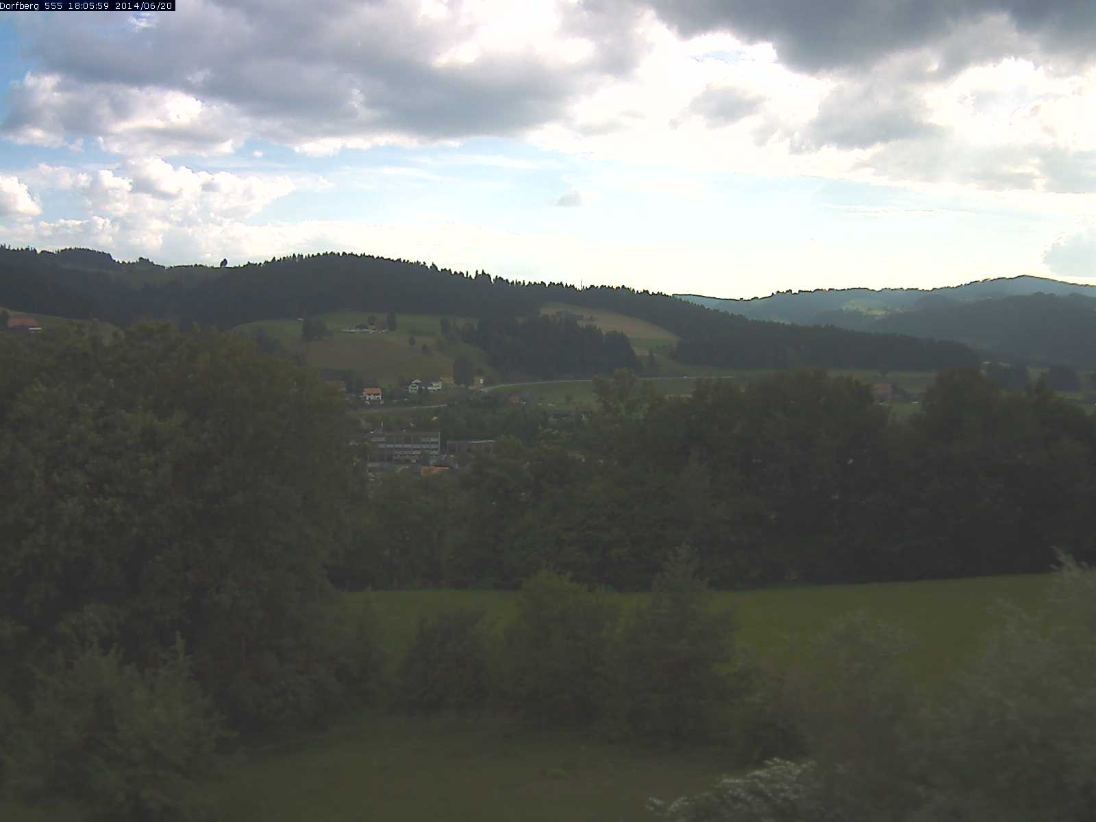 Webcam-Bild: Aussicht vom Dorfberg in Langnau 20140620-180600