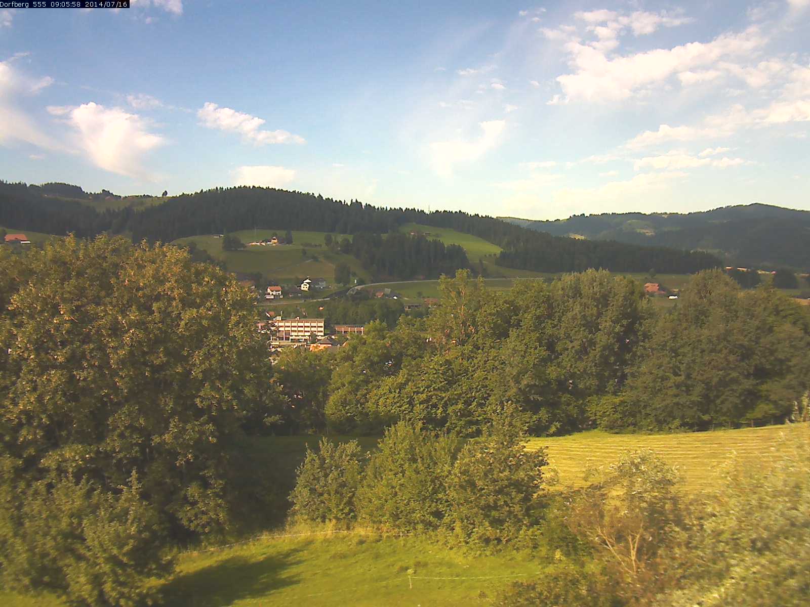 Webcam-Bild: Aussicht vom Dorfberg in Langnau 20140716-090600