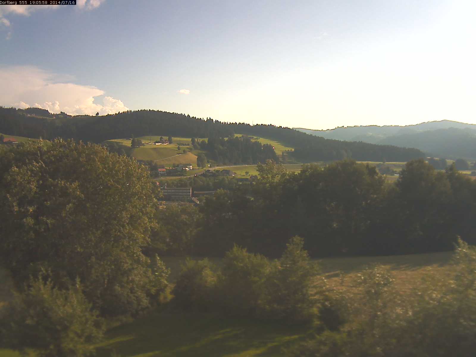 Webcam-Bild: Aussicht vom Dorfberg in Langnau 20140716-190600