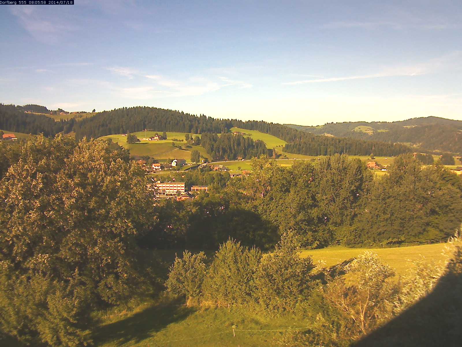 Webcam-Bild: Aussicht vom Dorfberg in Langnau 20140718-080600