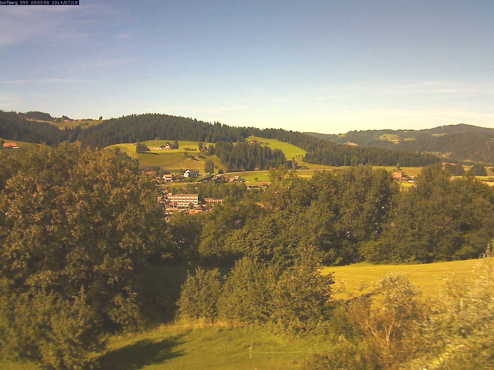 Webcam-Bild: Aussicht vom Dorfberg in Langnau 20140718-090600