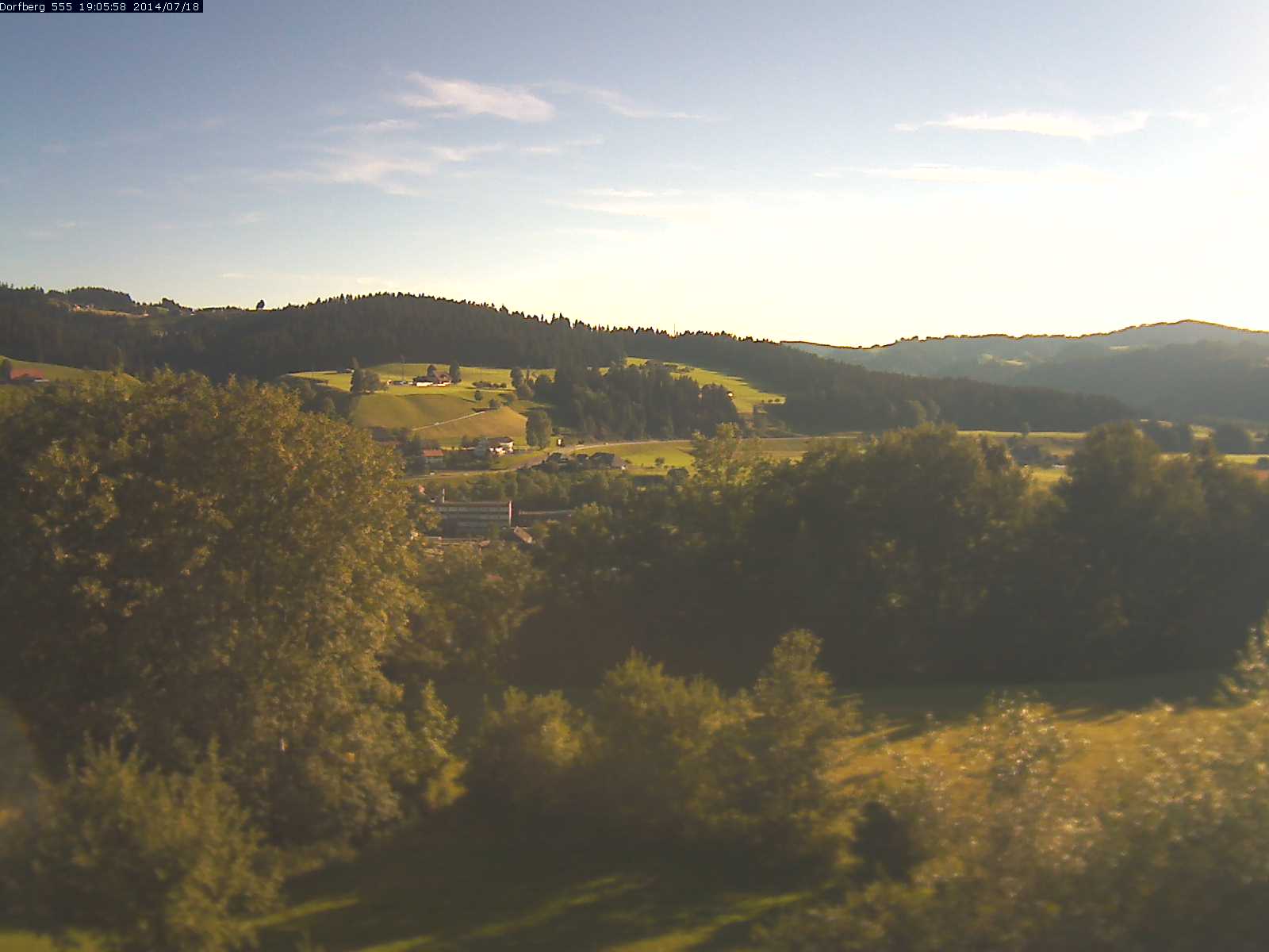 Webcam-Bild: Aussicht vom Dorfberg in Langnau 20140718-190600