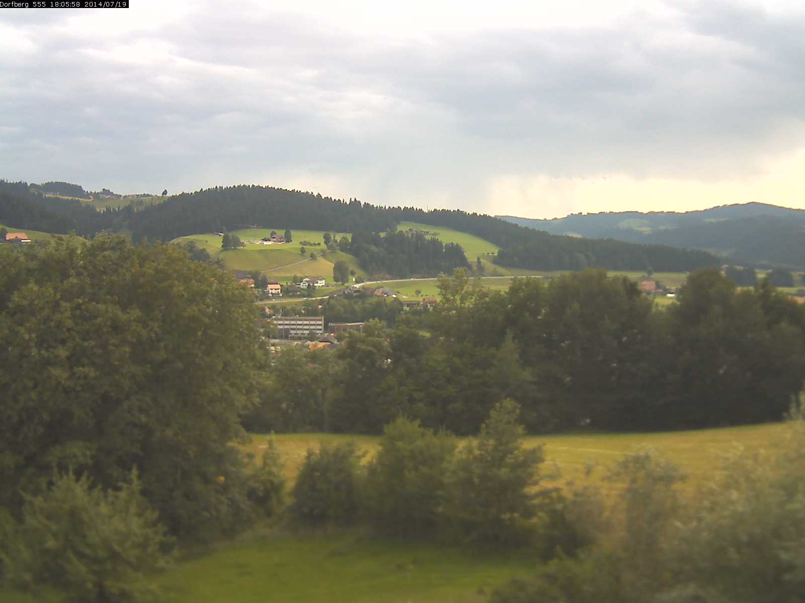 Webcam-Bild: Aussicht vom Dorfberg in Langnau 20140719-180600